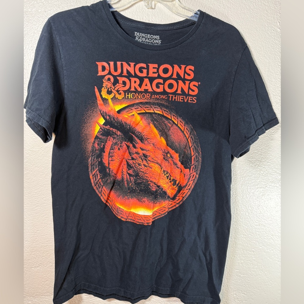 Dungeons & Dragons Honor Among Thieves Dragon Graphic T-Shirt | Size M